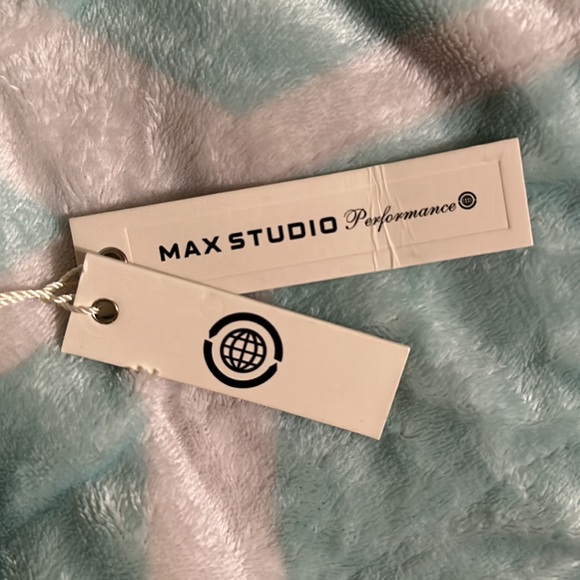 Max Studio Performance Tank Top - Picture 8 of 9